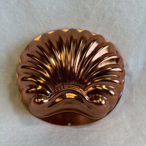 Wear Ever Copper Colored Aluminum # 2980 6 Cup Clam Shell Jell-O Mold/Decor‎ - Picture 1 of 5